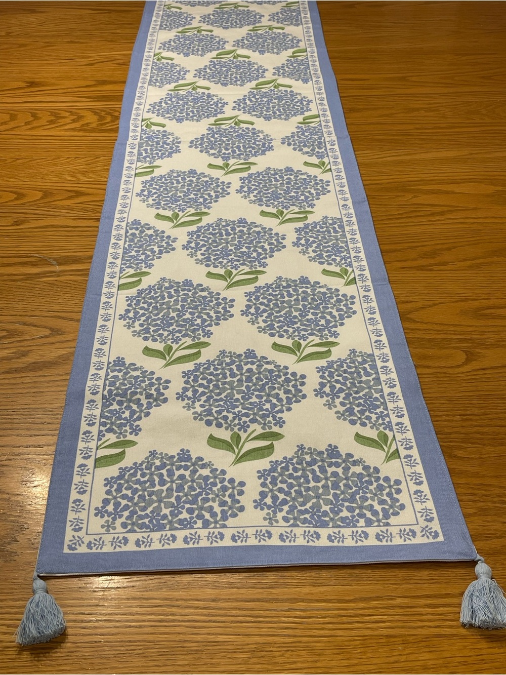 NWT Blue Hydrangea Table Runner 🌺